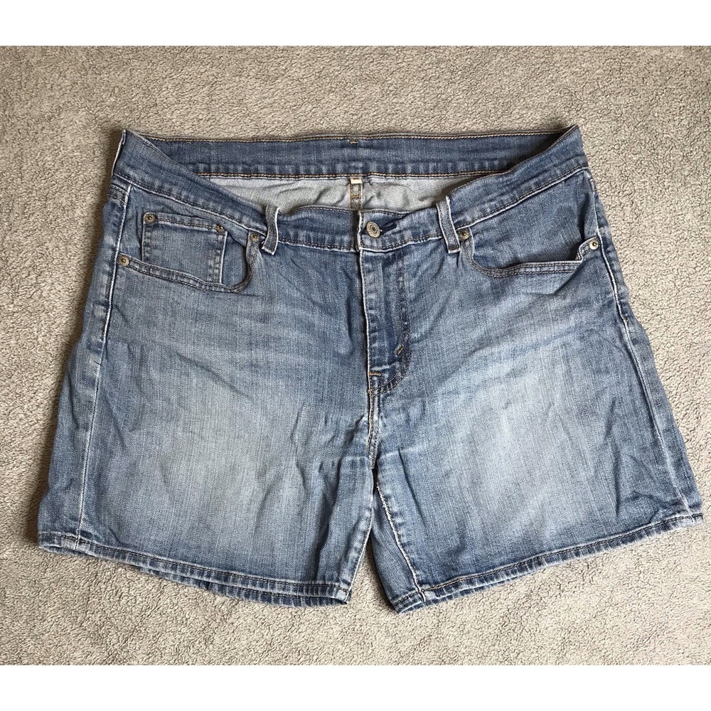 Levi's Women's Denim Shorts Blue‎ Mid Rise Stretch Size 32